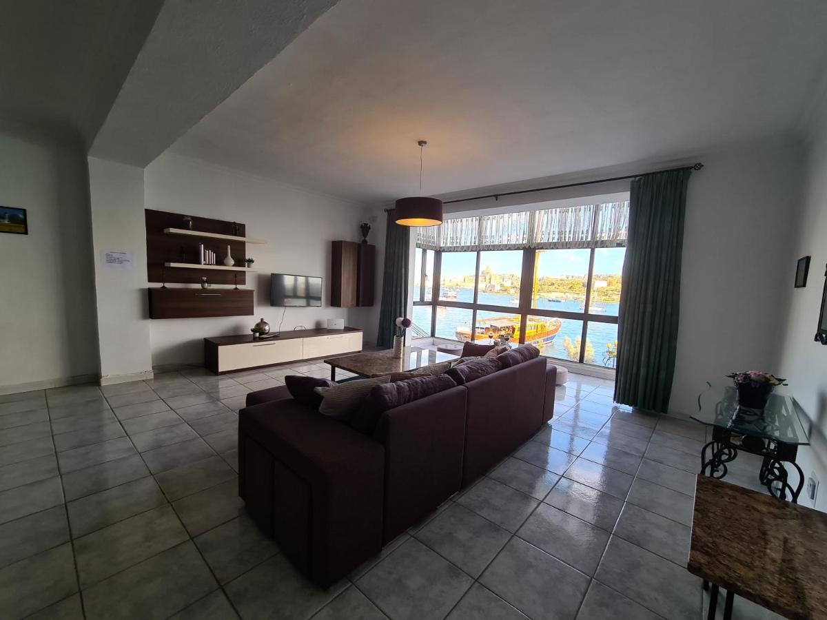 Spacious Seafront Apt Next To Sliema-Valeta Ferry Buitenkant foto