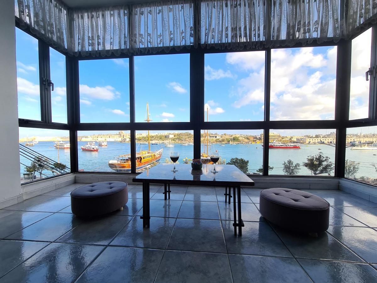 Spacious Seafront Apt Next To Sliema-Valeta Ferry Buitenkant foto