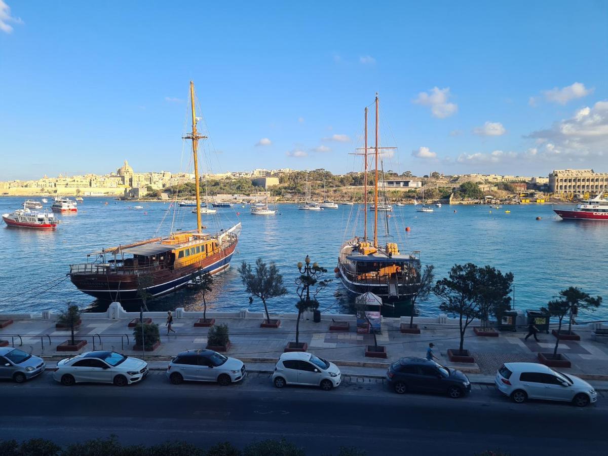 Spacious Seafront Apt Next To Sliema-Valeta Ferry Buitenkant foto